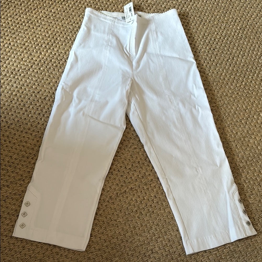 Mesmerize White Women's Capris